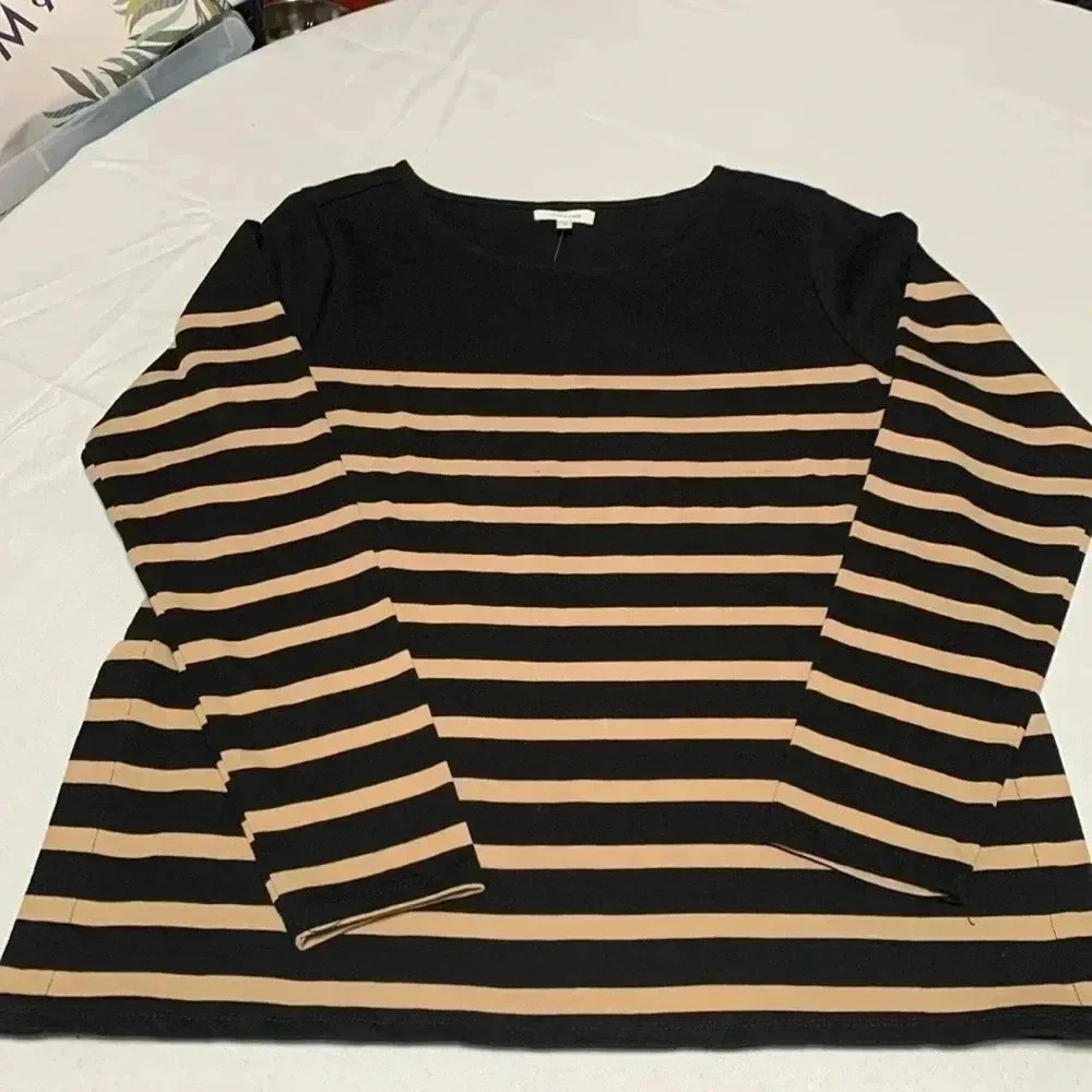 Maurice’s Women Top, Size S. NWT.